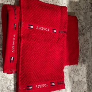 Tommy Hilfiger hand towels nwot..set of 2